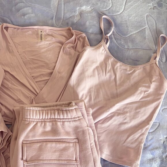 Aritzia TNA Golden BUTTER Essential Camisole in Cupid Pink - Picture 7 of 9